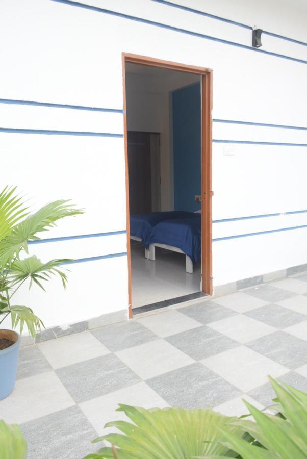 The Autumn Leaves Bhopal Bed & Breakfast Ngoại thất bức ảnh